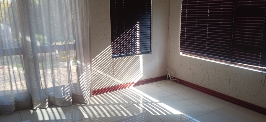 4 Bedroom Property for Sale in Kosmos North West